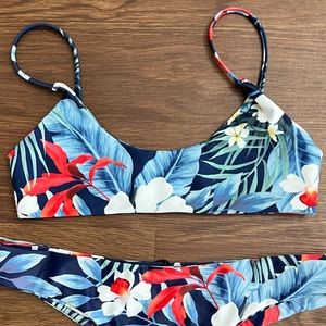 Vaya Island Bikini Top size medium